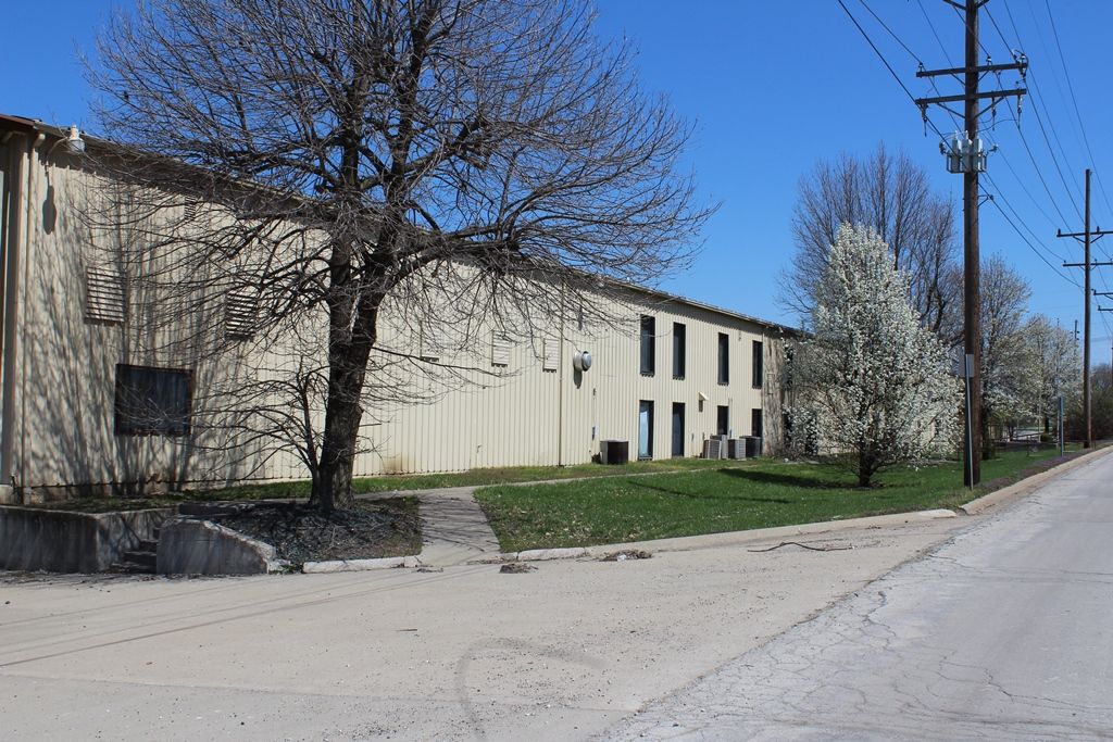 445 E Helm St, Brookfield, MO 64628